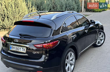 Позашляховик / Кросовер Infiniti QX70 2013 в 