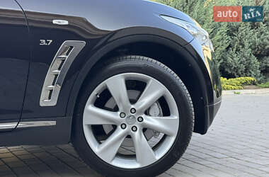 Позашляховик / Кросовер Infiniti QX70 2013 в 