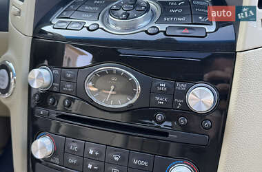 Позашляховик / Кросовер Infiniti QX70 2013 в 