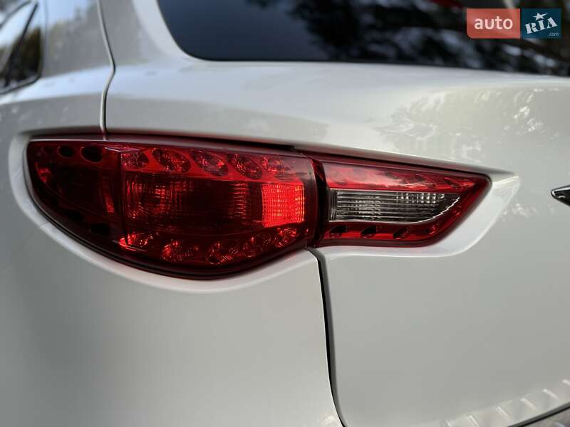 Внедорожник / Кроссовер Infiniti QX70 2014 в Киеве