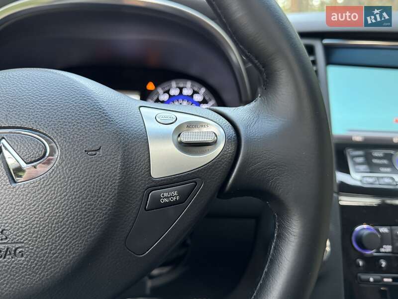 Внедорожник / Кроссовер Infiniti QX70 2014 в Киеве