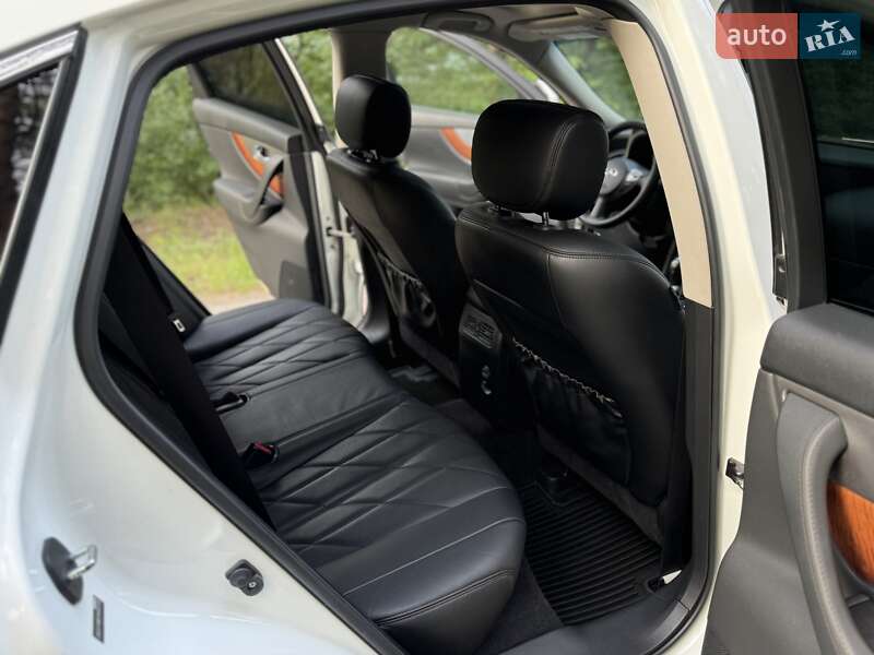 Внедорожник / Кроссовер Infiniti QX70 2014 в Киеве