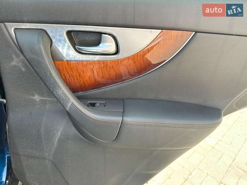 Позашляховик / Кросовер Infiniti QX70 2016 в Одесі