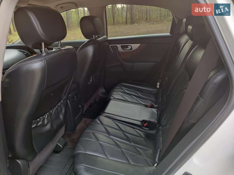 Внедорожник / Кроссовер Infiniti QX70 2014 в Александрие