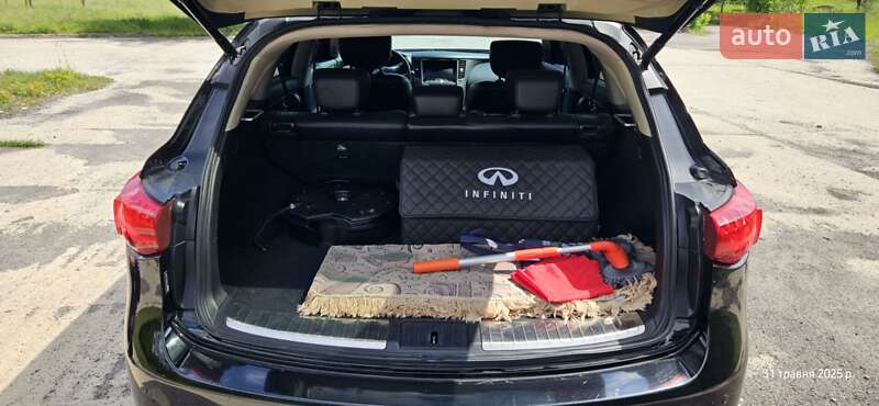 Внедорожник / Кроссовер Infiniti QX70 2015 в Вараше