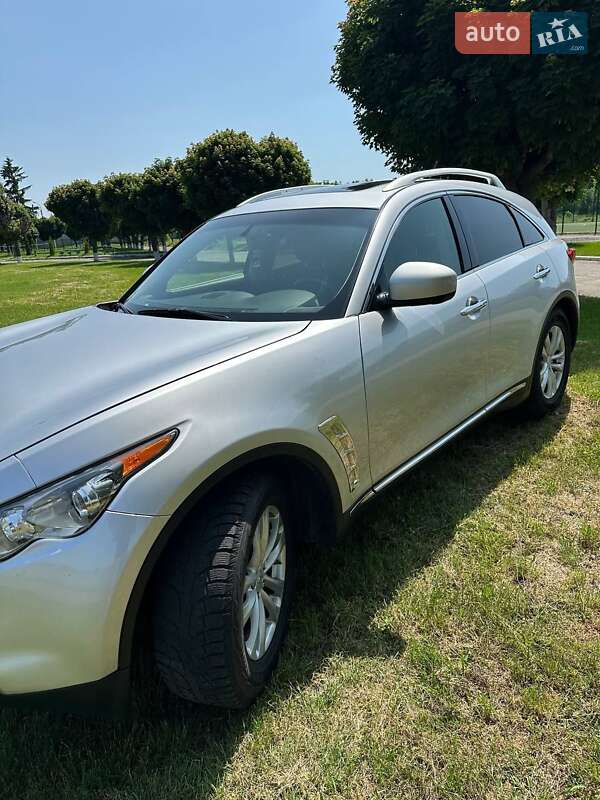 Внедорожник / Кроссовер Infiniti QX70 2015 в Киеве