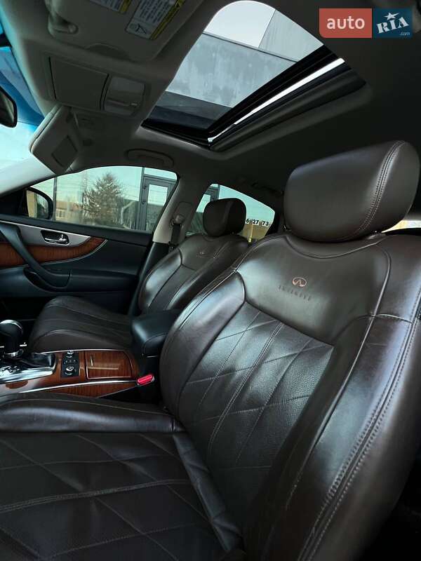 Внедорожник / Кроссовер Infiniti QX70 2013 в Киеве