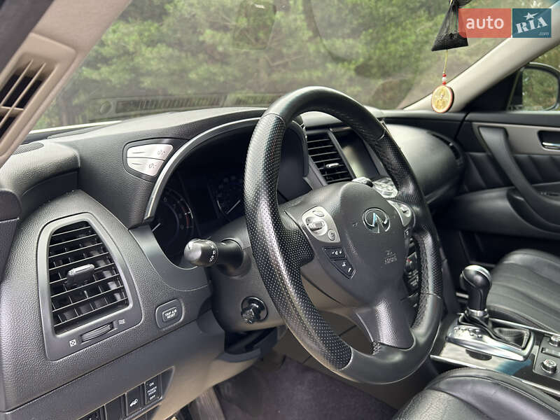 Внедорожник / Кроссовер Infiniti QX70 2014 в Полтаве фото 16 Внедорожник / Кроссовер Infiniti QX70 2014 в Полтаве