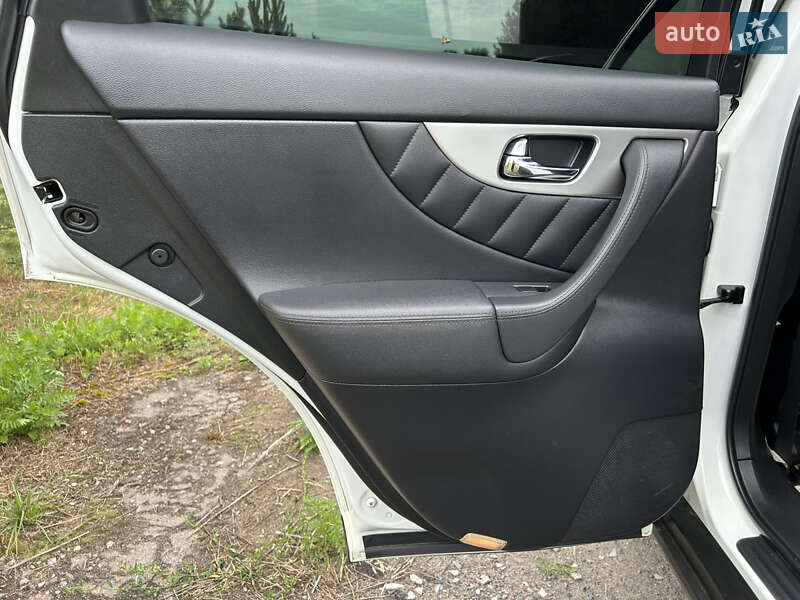 Внедорожник / Кроссовер Infiniti QX70 2014 в Полтаве фото 23 Внедорожник / Кроссовер Infiniti QX70 2014 в Полтаве