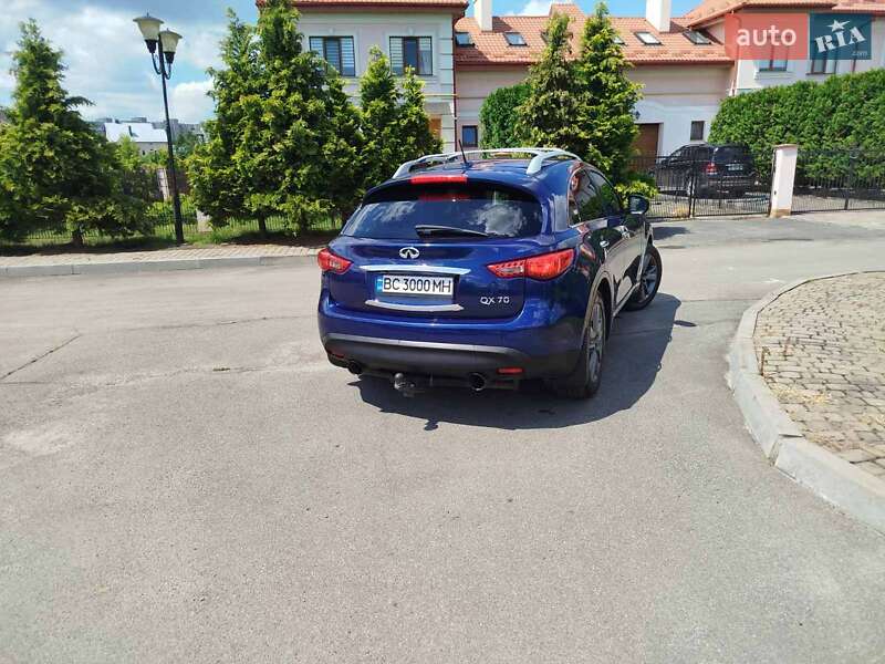 Внедорожник / Кроссовер Infiniti QX70 2015 в Шептицькому