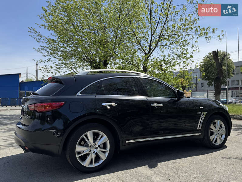 Позашляховик / Кросовер Infiniti QX70 2015 в Києві