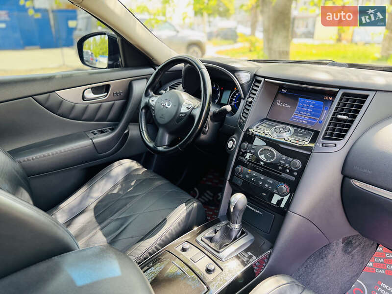 Позашляховик / Кросовер Infiniti QX70 2015 в Києві