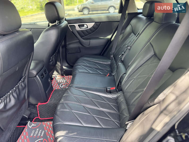 Позашляховик / Кросовер Infiniti QX70 2015 в Києві