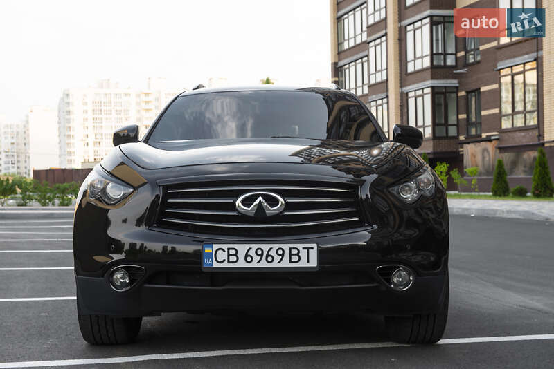 Внедорожник / Кроссовер Infiniti QX70 2015 в Чернигове