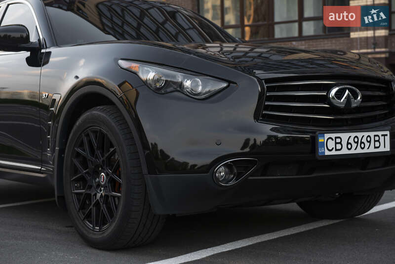 Внедорожник / Кроссовер Infiniti QX70 2015 в Чернигове