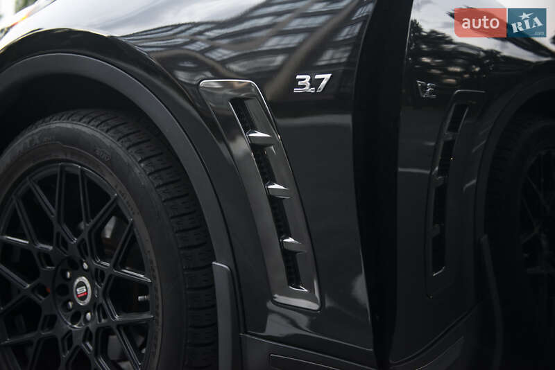 Внедорожник / Кроссовер Infiniti QX70 2015 в Чернигове