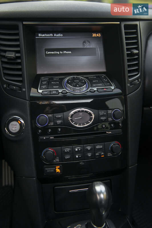 Внедорожник / Кроссовер Infiniti QX70 2015 в Чернигове