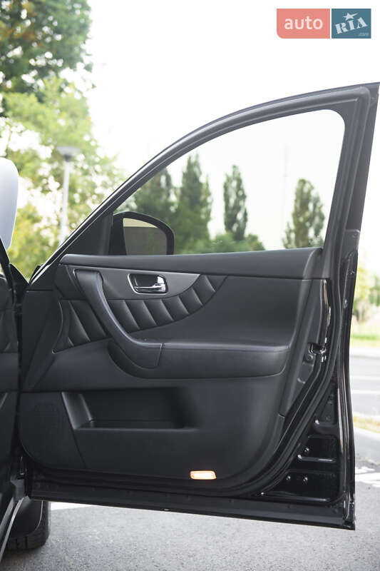 Внедорожник / Кроссовер Infiniti QX70 2015 в Чернигове