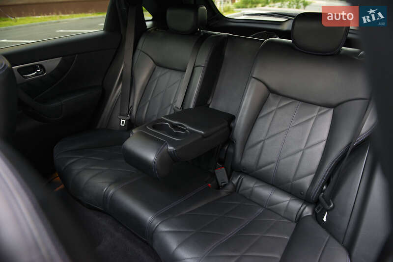 Внедорожник / Кроссовер Infiniti QX70 2015 в Чернигове