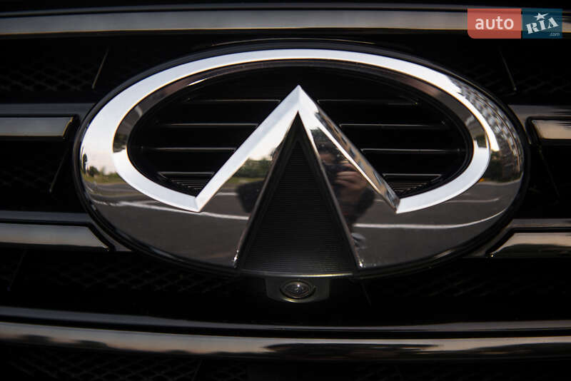 Внедорожник / Кроссовер Infiniti QX70 2015 в Чернигове