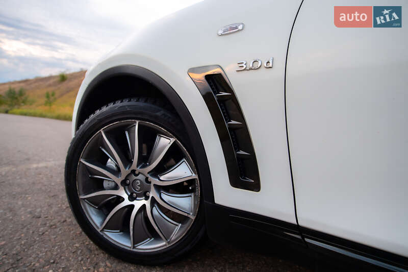 Внедорожник / Кроссовер Infiniti QX70 2016 в Одессе
