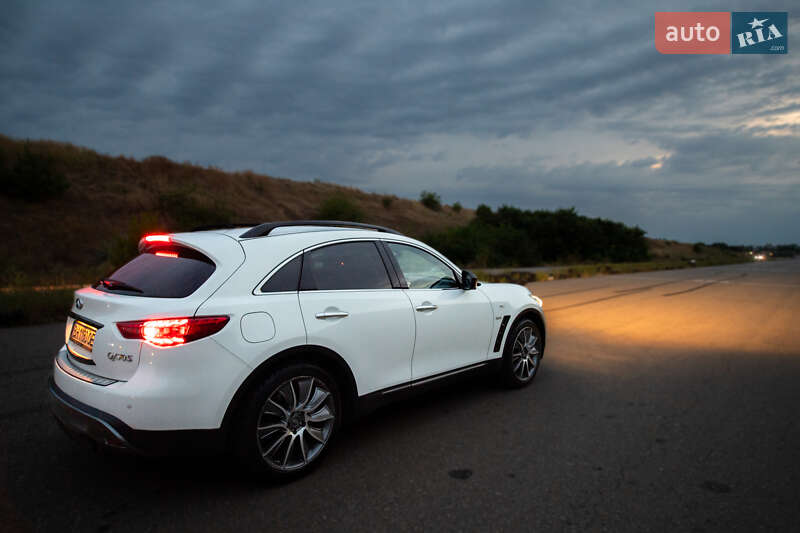 Внедорожник / Кроссовер Infiniti QX70 2016 в Одессе