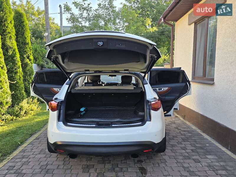 Внедорожник / Кроссовер Infiniti QX70 2014 в Виннице