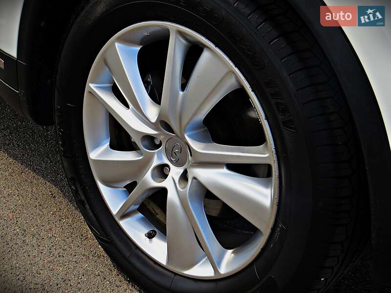 Внедорожник / Кроссовер Infiniti QX70 2013 в Черкассах