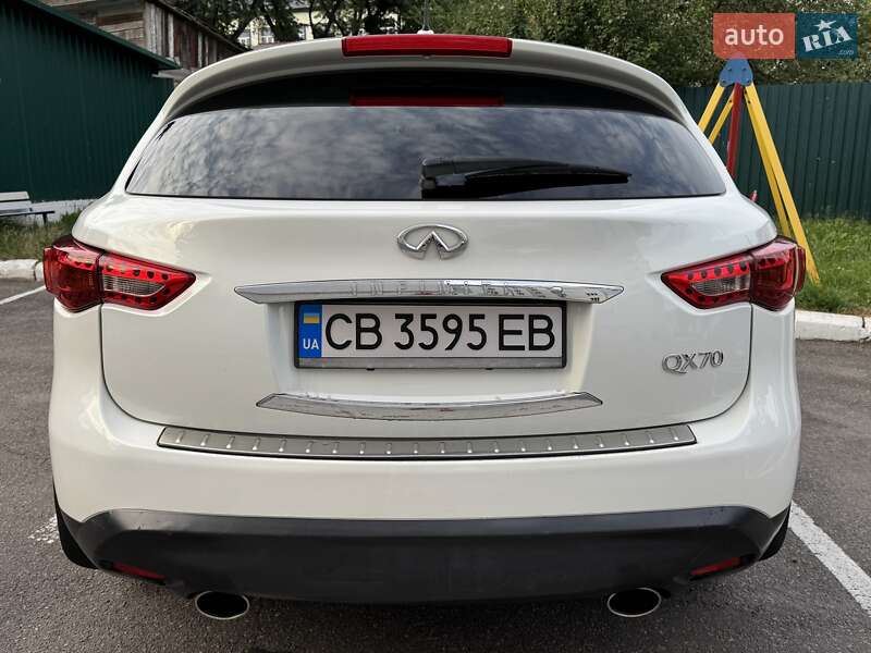 Позашляховик / Кросовер Infiniti QX70 2014 в Чернігові