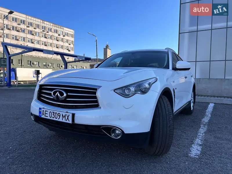 Infiniti QX70 2015