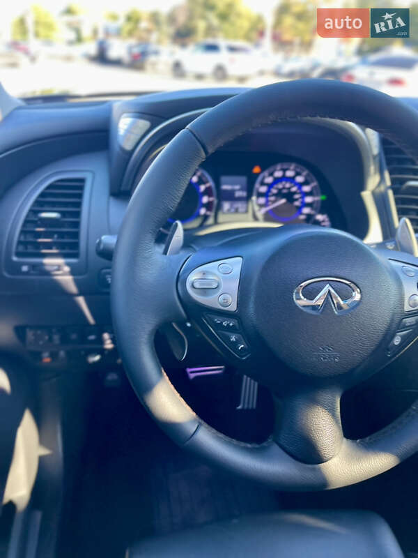 Внедорожник / Кроссовер Infiniti QX70 2013 в Харькове