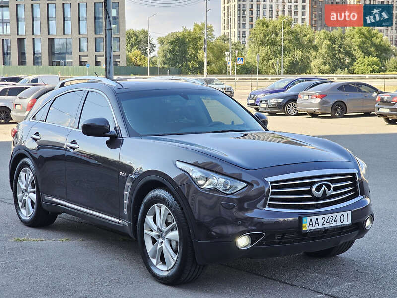 Infiniti QX70 2013