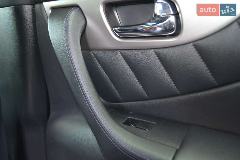 Внедорожник / Кроссовер Infiniti QX70 2014 в Киеве