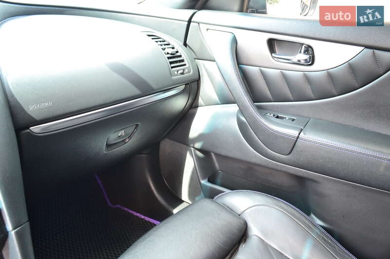 Внедорожник / Кроссовер Infiniti QX70 2014 в Киеве