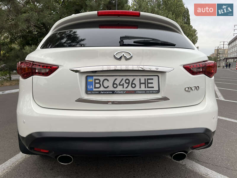 Внедорожник / Кроссовер Infiniti QX70 2015 в Одессе
