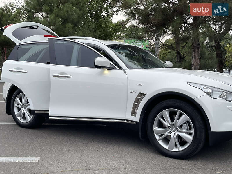 Внедорожник / Кроссовер Infiniti QX70 2015 в Одессе