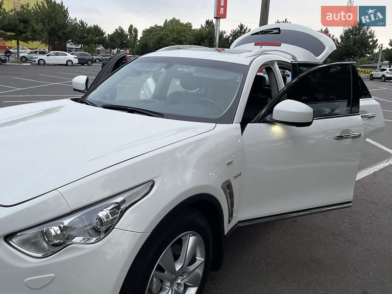 Внедорожник / Кроссовер Infiniti QX70 2015 в Одессе