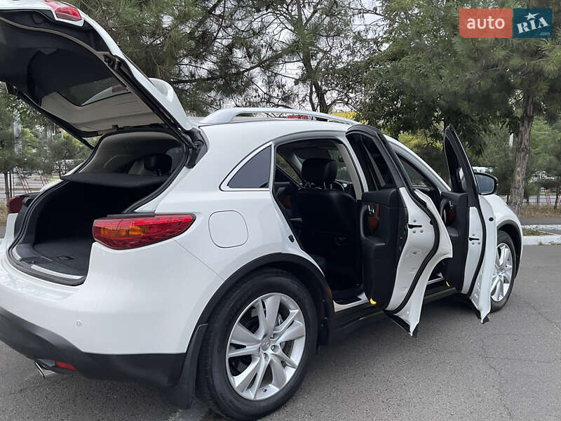 Внедорожник / Кроссовер Infiniti QX70 2015 в Одессе