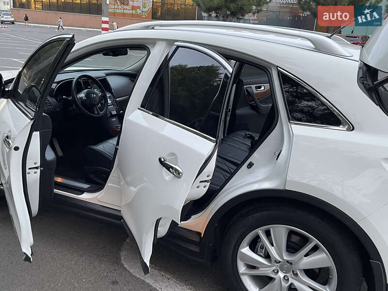 Внедорожник / Кроссовер Infiniti QX70 2015 в Одессе