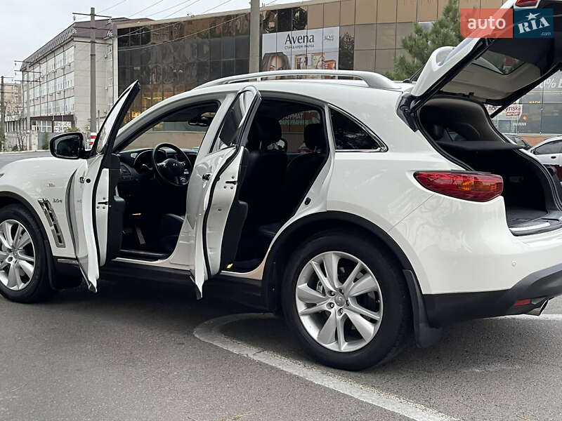 Внедорожник / Кроссовер Infiniti QX70 2015 в Одессе