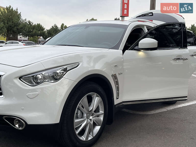 Внедорожник / Кроссовер Infiniti QX70 2015 в Одессе