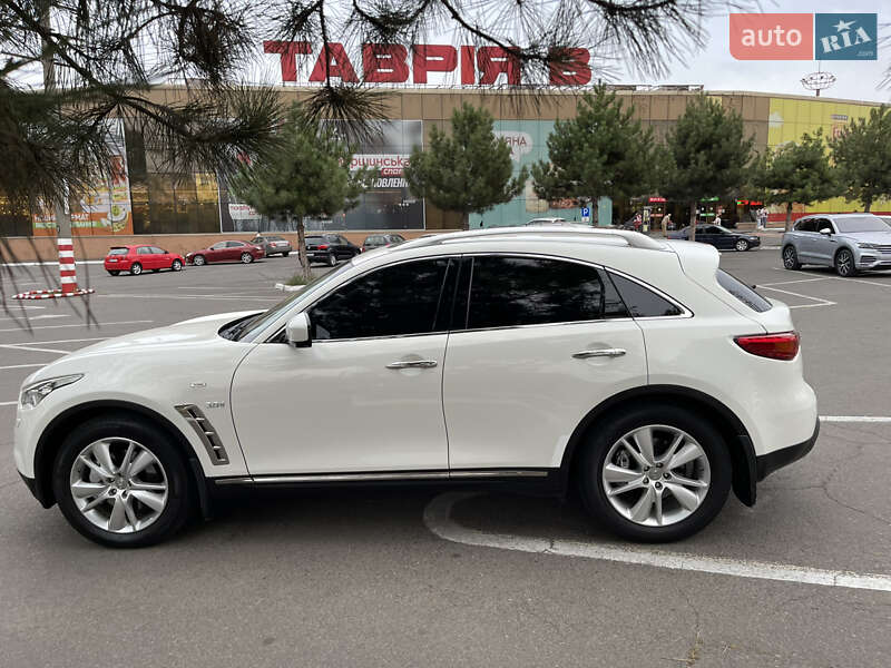Внедорожник / Кроссовер Infiniti QX70 2015 в Одессе