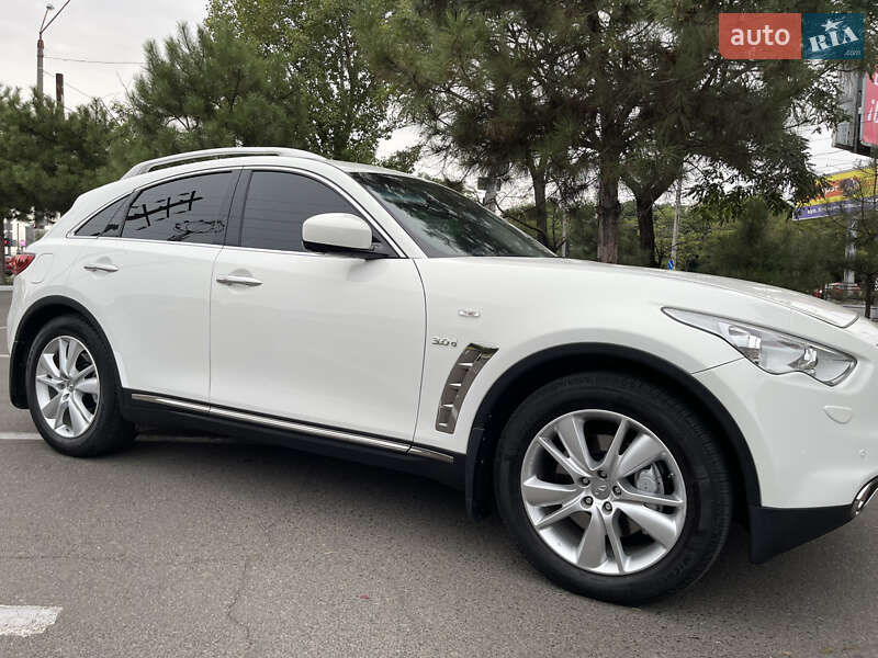 Внедорожник / Кроссовер Infiniti QX70 2015 в Одессе