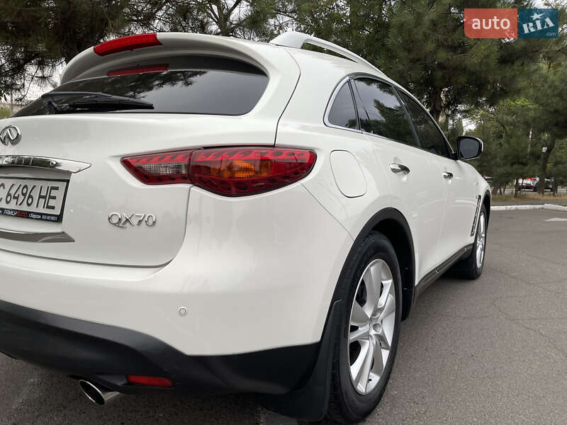 Внедорожник / Кроссовер Infiniti QX70 2015 в Одессе
