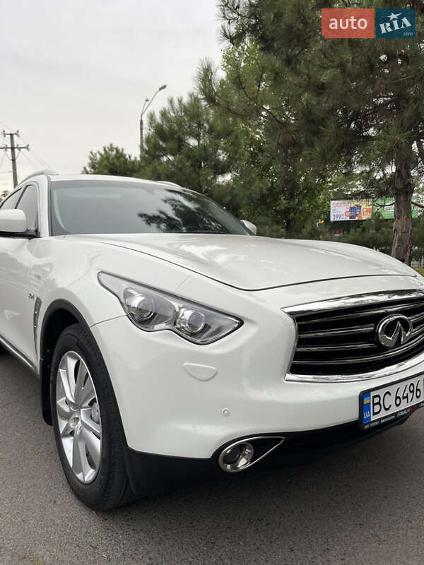 Внедорожник / Кроссовер Infiniti QX70 2015 в Одессе