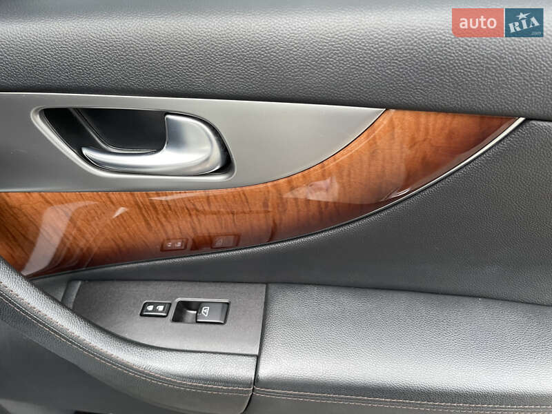 Внедорожник / Кроссовер Infiniti QX70 2015 в Одессе