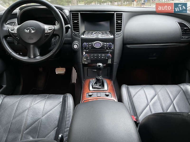 Внедорожник / Кроссовер Infiniti QX70 2015 в Одессе