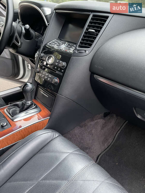 Внедорожник / Кроссовер Infiniti QX70 2015 в Одессе