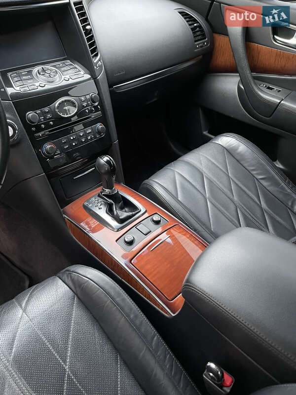 Внедорожник / Кроссовер Infiniti QX70 2015 в Одессе