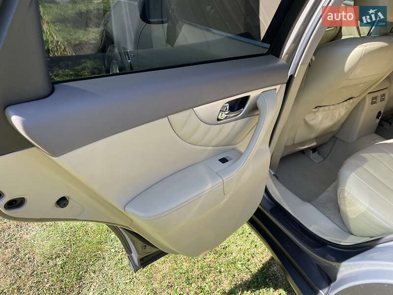 Внедорожник / Кроссовер Infiniti QX70 2015 в Белой Церкви фото 12 Внедорожник / Кроссовер Infiniti QX70 2015 в Белой Церкви